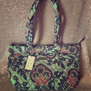 Vera Bradley Mandy in Fan Flowers.